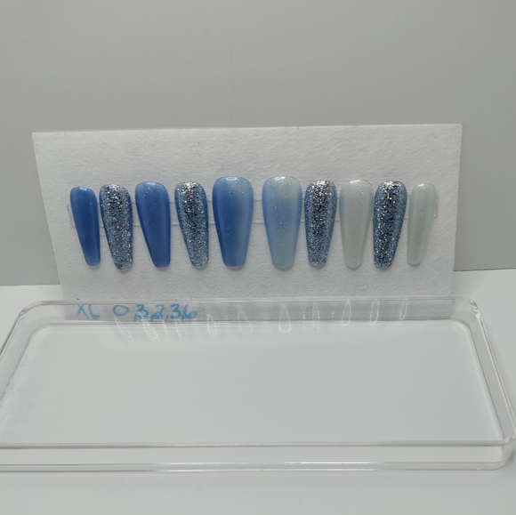 Custom Press On Nails, Frozen - Picture 2 of 5